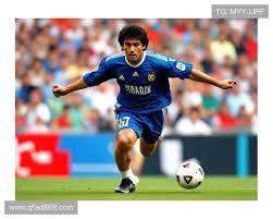 欧文背身单打得分，技术精湛